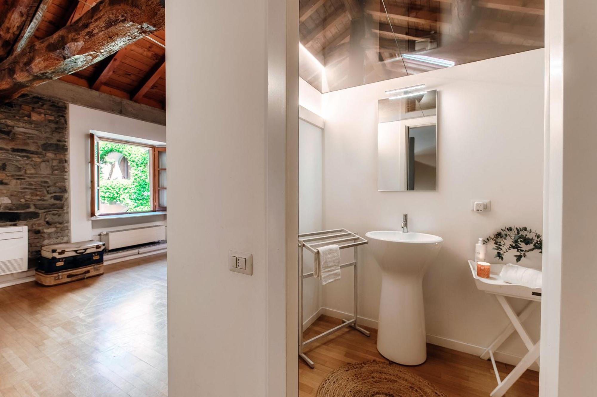 Corte Delle Rondini - Bymyhomeincomo Exterior foto